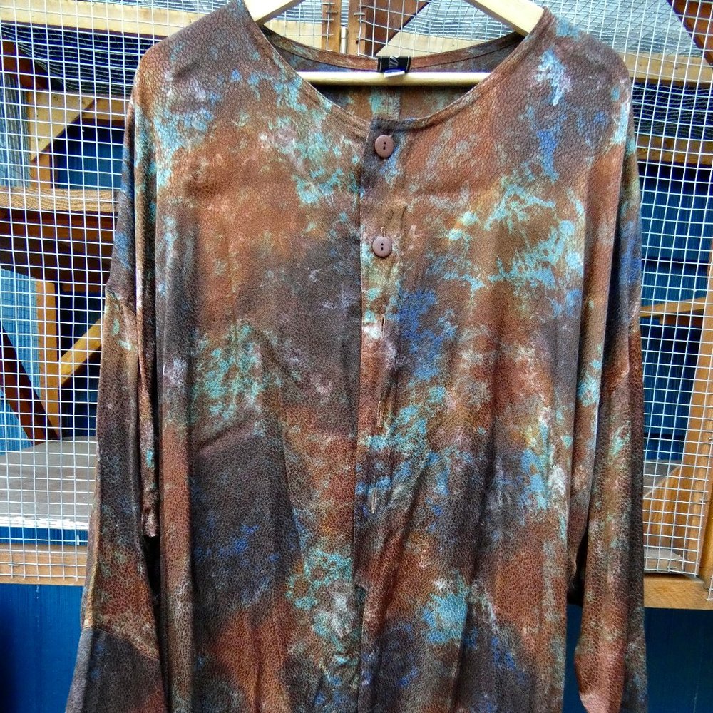 Striking, relaxed and detailed bohemian blouse!